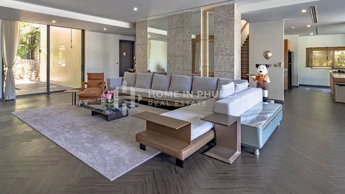 Современная вилла с бассейном и 5 спальнями в Лаяне