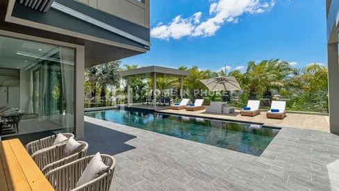 Современная вилла с бассейном и 5 спальнями в Лаяне