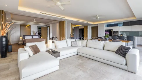 Резиденция с 3 спальнями, видом на море и собственным бассейном