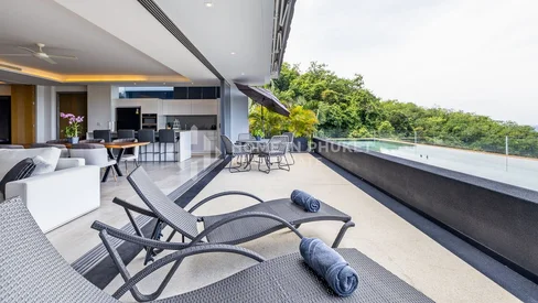 Резиденция с 3 спальнями, видом на море и собственным бассейном