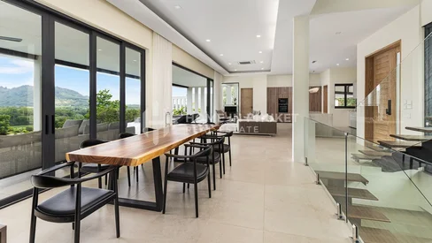 Villa de luxe sur 4 niveaux avec vue panoramique et piscine