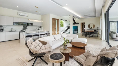 Villa de luxe sur 4 niveaux avec vue panoramique et piscine