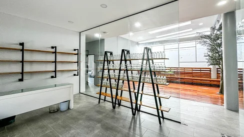 พื้นที่สำนักงานติดถนนใหญ่