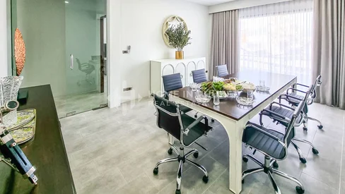 พื้นที่สำนักงานติดถนนใหญ่