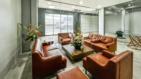 พื้นที่สำนักงานติดถนนใหญ่