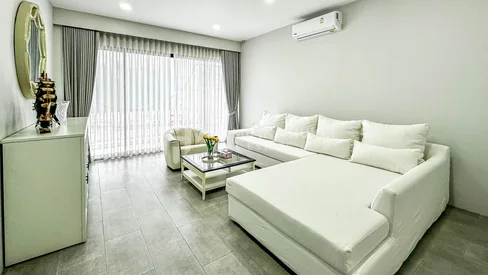 พื้นที่สำนักงานติดถนนใหญ่