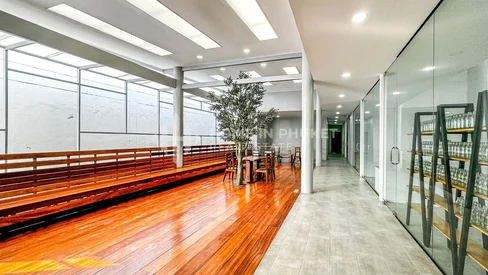 พื้นที่สำนักงานติดถนนใหญ่