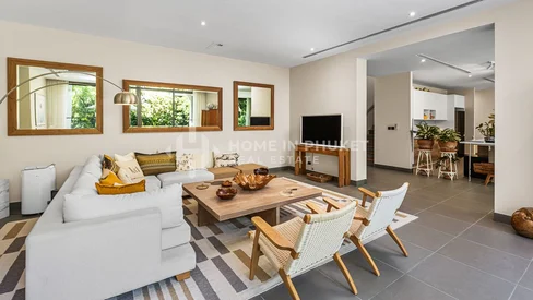 Элитная вилла с 5 спальнями на холме