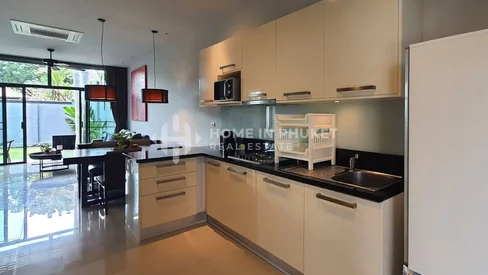 拉威两居室泳池联排别墅