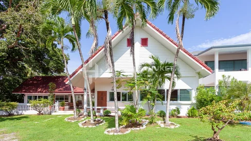 Villa paisible de 4 chambres avec piscine commune