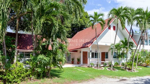 Villa paisible de 4 chambres avec piscine commune