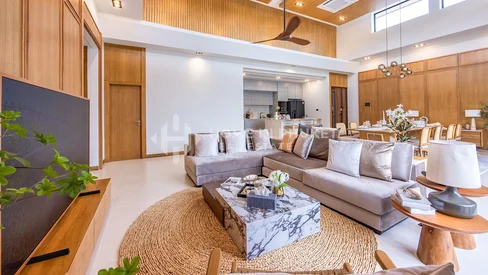 Villas Contemporaines avec Piscine et 4 Chambres