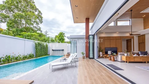 Villas Contemporaines avec Piscine et 4 Chambres