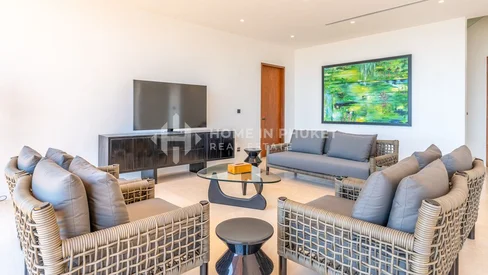 Villa moderne avec vue panoramique sur la baie de Chalong