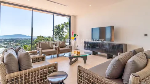 Villa moderne avec vue panoramique sur la baie de Chalong