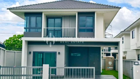 Maison 4 Chambres dans une Communauté Fermée à Koh Kaew