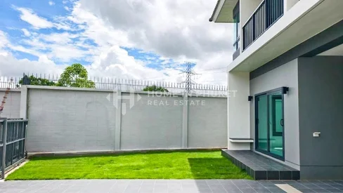 Maison 4 Chambres dans une Communauté Fermée à Koh Kaew