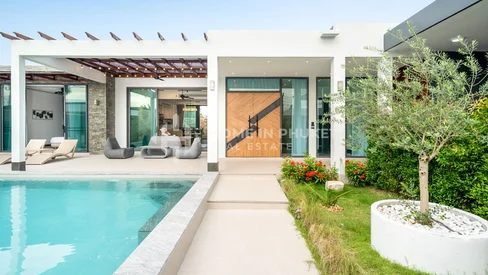 Villa indépendante avec piscine et 3 chambres à Thep Krasatti