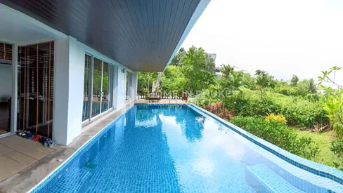 Villa de style thaïlandais avec vue sur la mer dans la baie de Patong