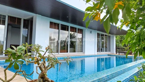 Villa de style thaïlandais avec vue sur la mer dans la baie de Patong