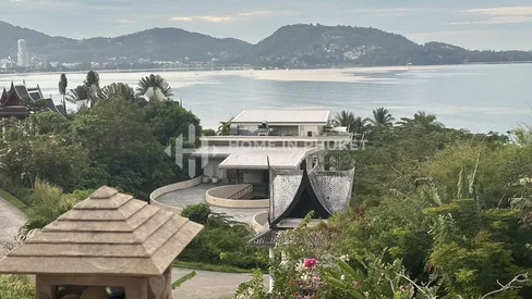 Villa de style thaïlandais avec vue sur la mer dans la baie de Patong