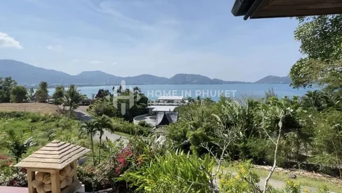 Villa de style thaïlandais avec vue sur la mer dans la baie de Patong