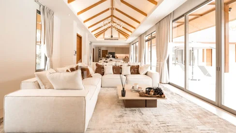 Villa de style thaïlandais avec piscine et 4 chambres à Pasak