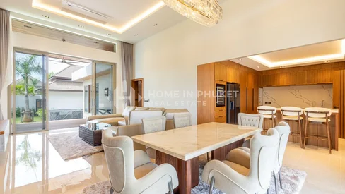 现代四卧室L形泳池别墅