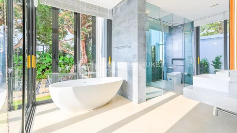 Grande villa moderne avec piscine et 4 chambres