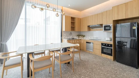 Villa avec piscine de 4 chambres près de Bangtao