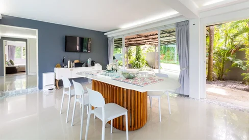 เซอร์วิสอพาร์ตเมนต์ 13 ห้องนอน ในเกาะแก้ว