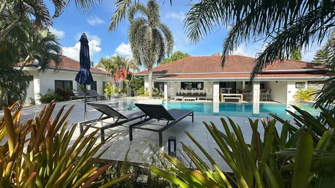 Villa avec piscine de 4 chambres à Rawai