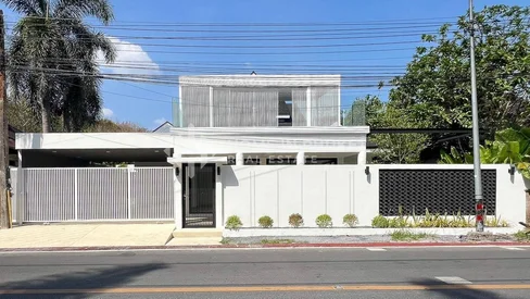 Maison rénovée de 4 chambres à Si Sunthon