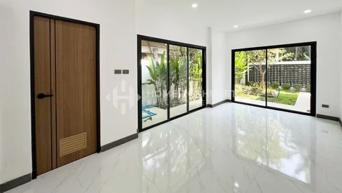 Maison rénovée de 4 chambres à Si Sunthon