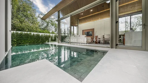 现代泰式三卧室泳池别墅