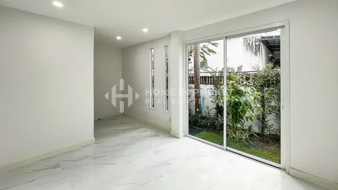 Maison à deux étages de 4 chambres à Koh Kaew