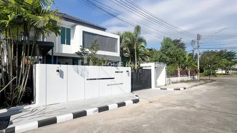 Maison à deux étages de 4 chambres à Koh Kaew