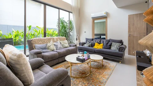 Современная вилла с 3 спальнями и бассейном в Zenithy Villas