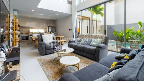 Современная вилла с 3 спальнями и бассейном в Zenithy Villas