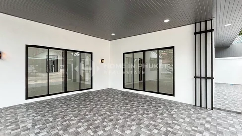 Maison de ville rénovée de 3 chambres à Chalong