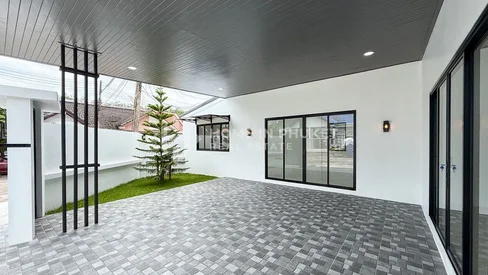 Maison de ville rénovée de 3 chambres à Chalong