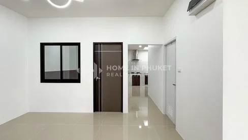 Maison de ville rénovée de 3 chambres à Chalong