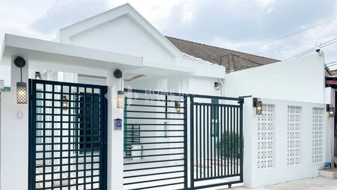 Beautiful Renovated 3 Bedroom Townhouse in Wichit