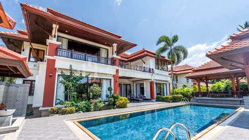 Villa avec piscine de 4 chambres à Laguna Link