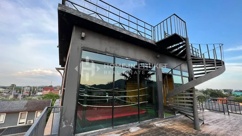 บ้านเชิงพาณิชย์พร้อมดาดฟ้าที่เกาะแก้ว