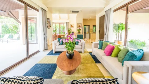 Villa avec piscine de 3 chambres à Laguna Homes