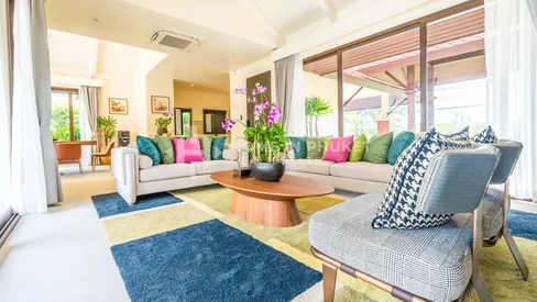 Villa avec piscine de 3 chambres à Laguna Homes