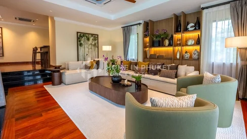 Élégante villa avec piscine de style thaïlandais de 6 chambres à Layan Hills