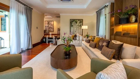 Élégante villa avec piscine de style thaïlandais de 6 chambres à Layan Hills