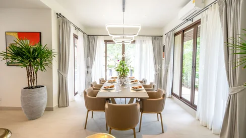 Villa de 3 chambres avec piscine et vue sur le golf à Laguna Homes